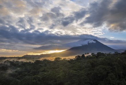 Costa Rica mit Kleinkind - Vulkan Arenal beim Sonnenaufgang