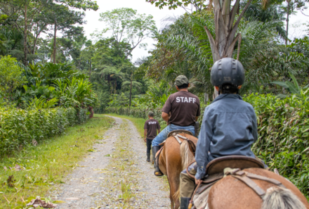 Familienreise Galapagos und Ecuador - Galapagos Family & Teens - Hakuna Matata Lodge Reiten mit Guide