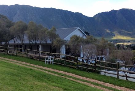 Familienreise Garden Route - Hermanus - High Season Farm Außenansicht Cottage