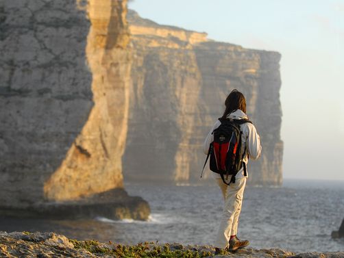 Malta for family - Wanderung - Mittelmeer - Klippen - Trekkingtour