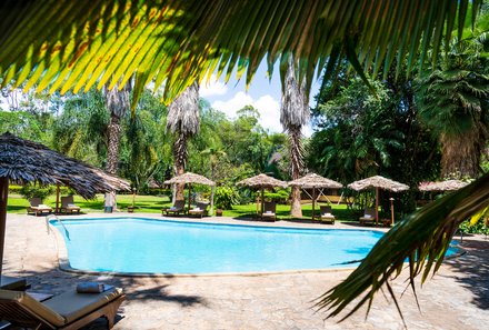 Serengeti mit Kindern individuell - Best of Familiensafari Serengeti - Arusha - Arumeru River Lodge - Pool