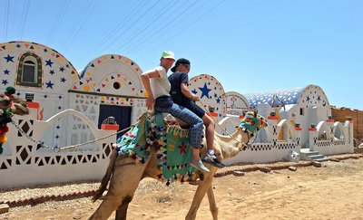Ägypten for family - Bewertung - Mutter und Kind auf Kamel Ägypten for family - Bewertung - Mutter und Kind auf Kamel