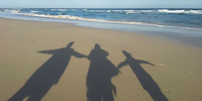 Rumreiserei zu dritt am Meer