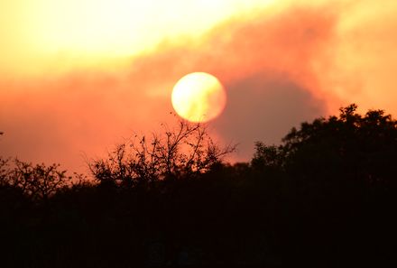 Uganda Familienurlaub - Uganda Family & Teens - rötlicher Himmel mit Sonnenuntergang