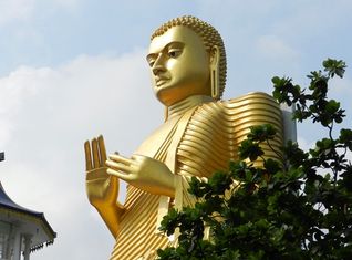 Familienreise_Sri Lanka_Goldene Statue