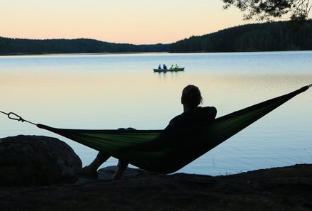 Schweden Urlaub mit Kindern - Familienurlaub Schweden - Hängematte am See