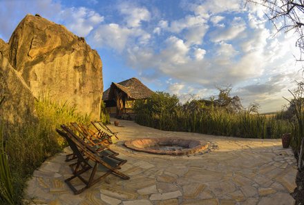Serengeti mit Kindern individuell - Best of Familiensafari Serengeti - Ngorongoro Krater - Olduvai Camp - Feuerstelle