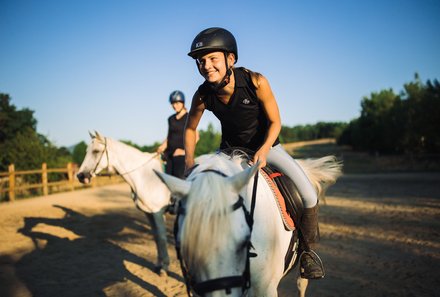 Rumänien Family & Teens - Equus Silvania Wilderness Center - Jugendliche beim Reiten