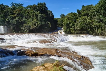 Mexiko mit Kindern - Mexiko Familienreise - Treppen des Agua Azul