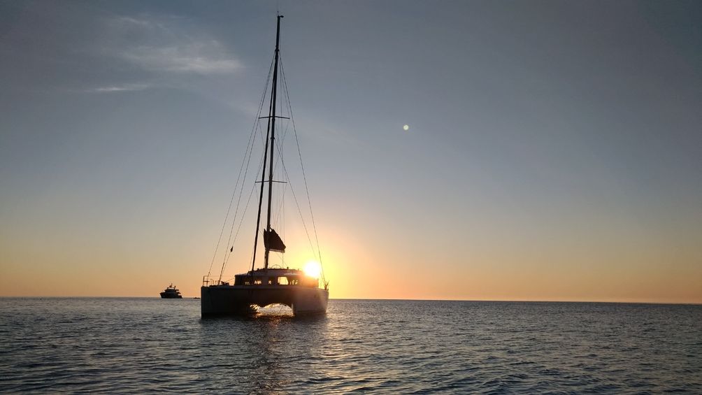 Sardinien for family - Sonnenuntergang - Meer - Horizont - Segelboot