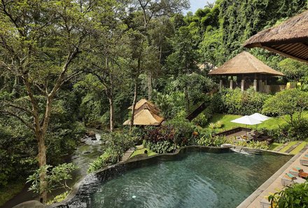 Bali for family deluxe - Familienreise Bali mit Kindern - Maya Ubud Resort - Pool am Fluss