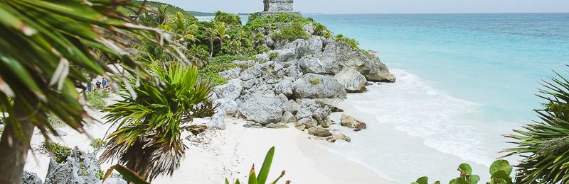 Katja von AntonsGanzeWelt berichtet über das Reisen mit Kindern - Felsen, Strand und Palmen