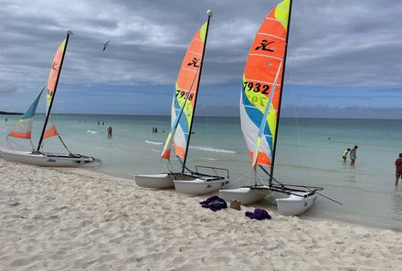 Kuba Familienreise - Kuba Family & Teens - Katamarane am Strand von Cayo St. Maria