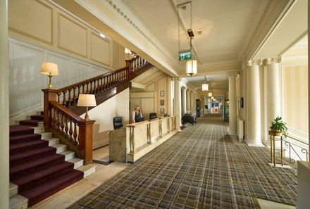 Schottland Familienreise - Schottland mit Kindern - Peebles Hydro Hotel - Rezeption