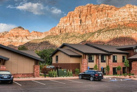 USA Südwesten mit Kindern - USA for family individuell - Kalifornien, Nationalparks & Las Vegas - Springdale - Hampton Inn & Suites Springdale/Zion Nationalpark - Parkplatz