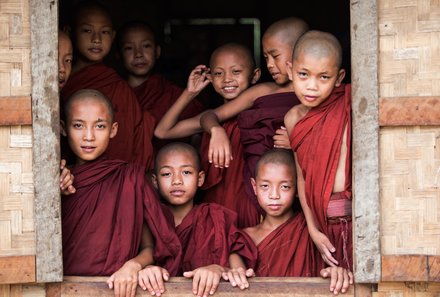 Myanmar mit Kindern - Myanmar for family - Katalog 2018 - Mönche