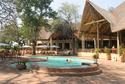 Botswana Familienreise - Botswana Family & Teens - Chobe Nationalpark - Chobe Safari Lodge - Pool