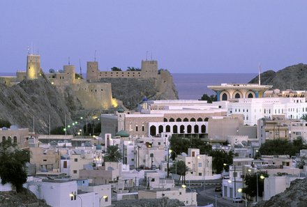 Oman mit Kindern individuell - Oman for family individuell Familienabenteuer Wüste & Berge - Blick auf Muscat