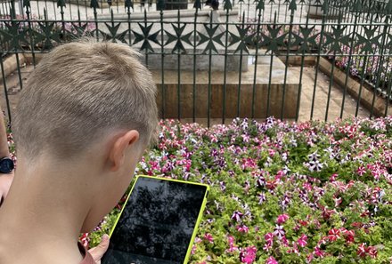 Malta Familienreise - Malta for family - Rallye durch Valletta - Kind mit Tablet