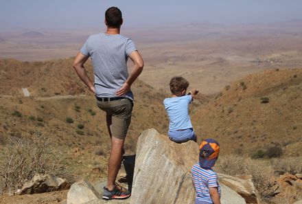 Namibia Familienreise - Namibia for family individuell - Familie in Wüste