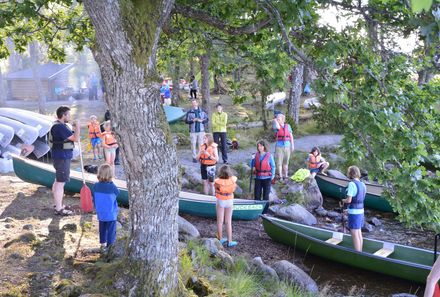 Familienreise Schweden - Schweden for family -  Gruppe mit Kanus