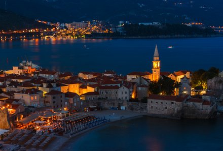 Familienreise Montenegro - Montenegro mit Kindern - Budva bei Nacht