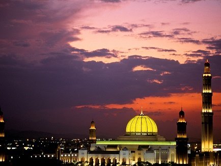 Oman Fernreisen mit Kindern - die beliebtesten Familienreisen von For Family Reisen - Oman in der Nacht