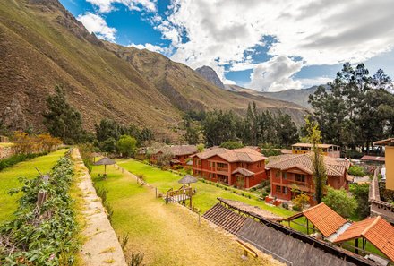 Peru Family & Teens - Familienreise Peru mit Teens - Hotel Pakaritampu Ollantaytambo - Anlage mit Blick auf die Berge