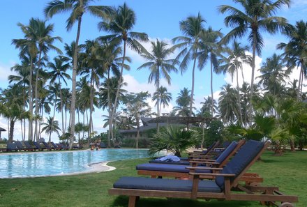 Dominikanische Republik mit Kindern - Dom Rep Familienreise - Las Terrenas - Hotel Alisei - Liegen am Pool