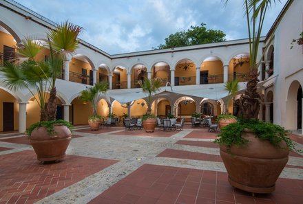Dominikanische Republik mit Kindern - Dom Rep Familienreise - Santo Domingo - Hodelpa Nicolas de Ovando - Innenhof