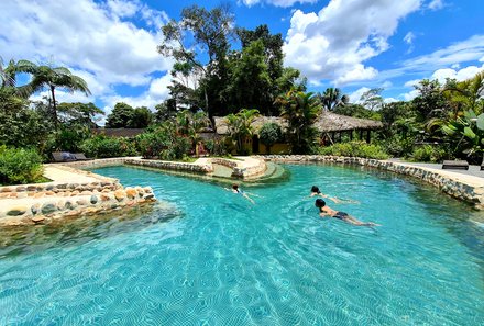 Familienreise Galapagos und Ecuador - Galapagos Family & Teens - Hakuna Matata Amazon Lodge - Pool
