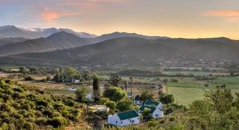 Familienreise Südafrika - Best of Garden Route for family - Oudtshoorn Berluda Farmhouse & Cottages - Außenansicht