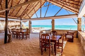 Madagaskar Familienreise - Madagaskar Family & Teens - Ankasy Lodge Terrasse am Strand 