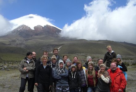 Galapagos Familienreise - Galapagos Family & Teens - Gruppe vor Cotopaxi