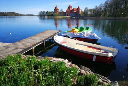 Baltikum for family - Trakai - Wasser und Boot