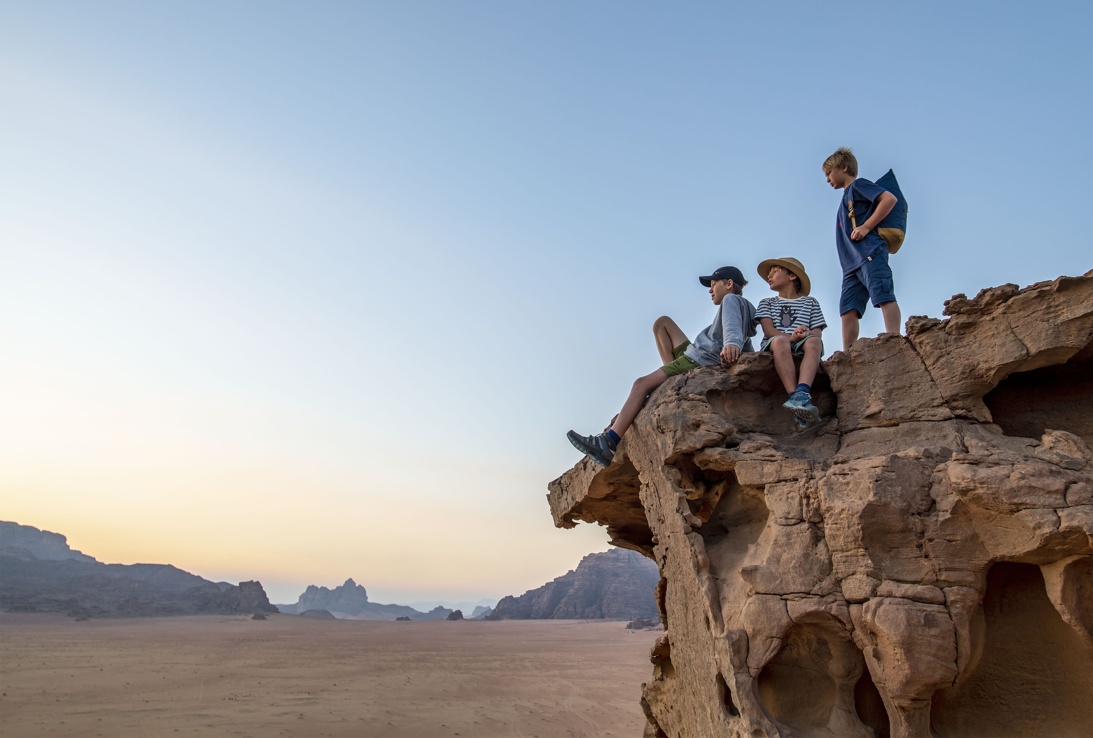 For Family Reisen Gewinnspiel - Jordanien Familienreise - Kinder im Wadi Rum