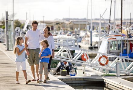 Australien for family - Australien Familienreise - Familie am Hafen