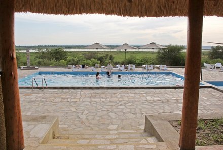 Uganda Familienreise - Uganda Family & Teens - Fort Murchison Lodge - Poolausblick
