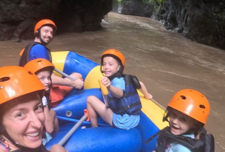 Bali mit Kindern - Bali for family - Familie im Raftingboot