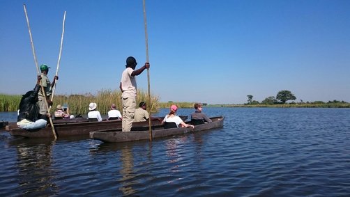 Familiensafaris - Die 6 besten Safari-Gebiete für Kinder - Bootstour durch den Chobe Nationalpark mit Jugendlichen