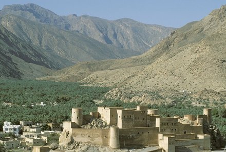 Oman mit Kindern individuell - Oman for family individuell Familienabenteuer Wüste & Berge - Blick auf die Umgebung vom Jabrin Schloss