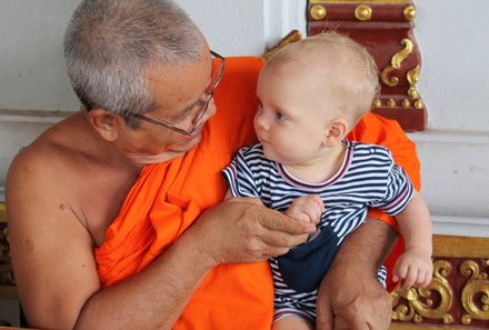 Thailand mit Kindern - Elternzeit in Thailand - Johann mit Mönch
