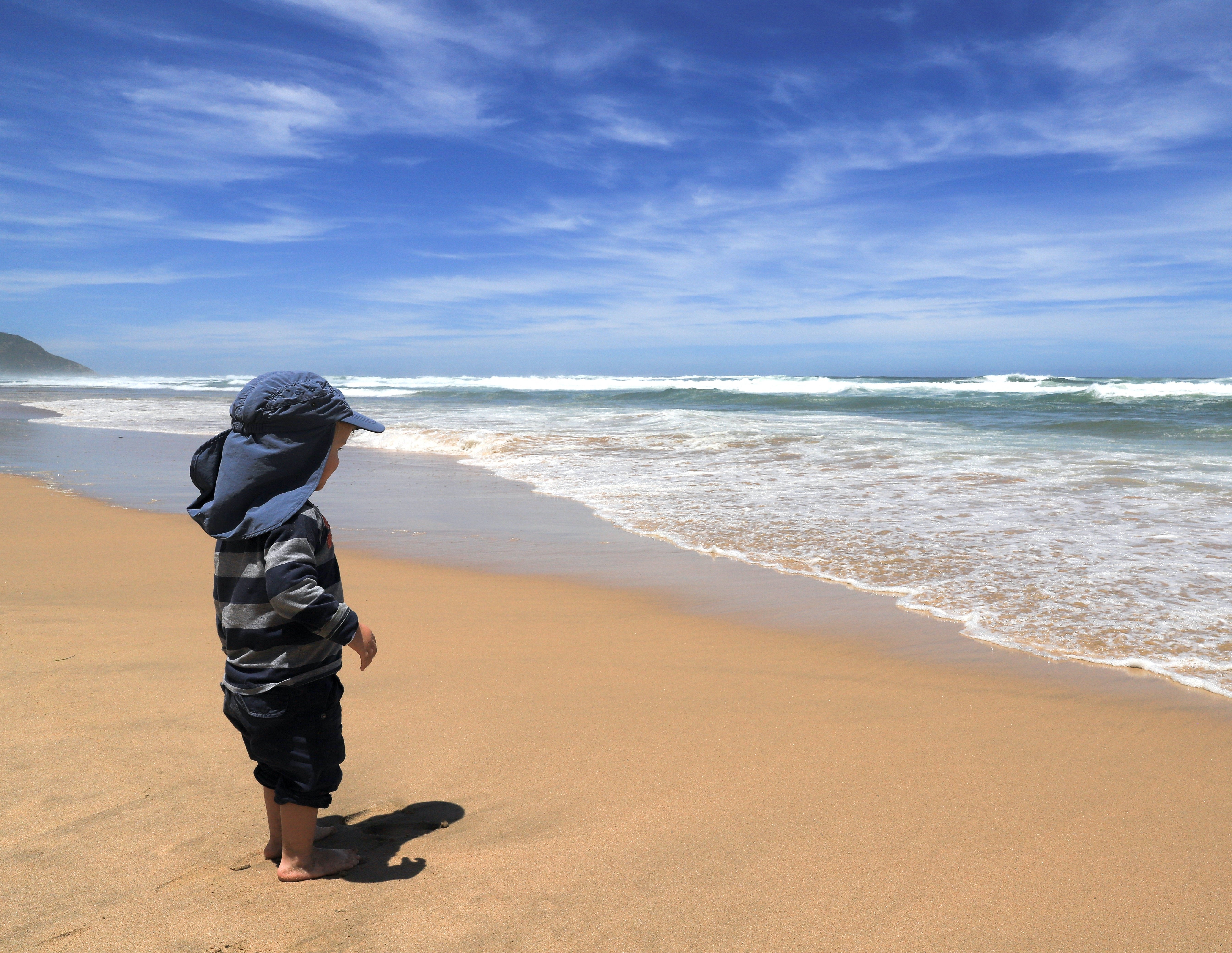 Urlaub mit Kleinkind - Reisen mit Kleinkindern - Fernreise mit Kleinkind - Südafrika Garden Route - Kleinkind am Strand