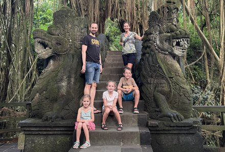 Bali for family deluxe - Familienreise Bali mit Kindern - Familie im Monkey Forest