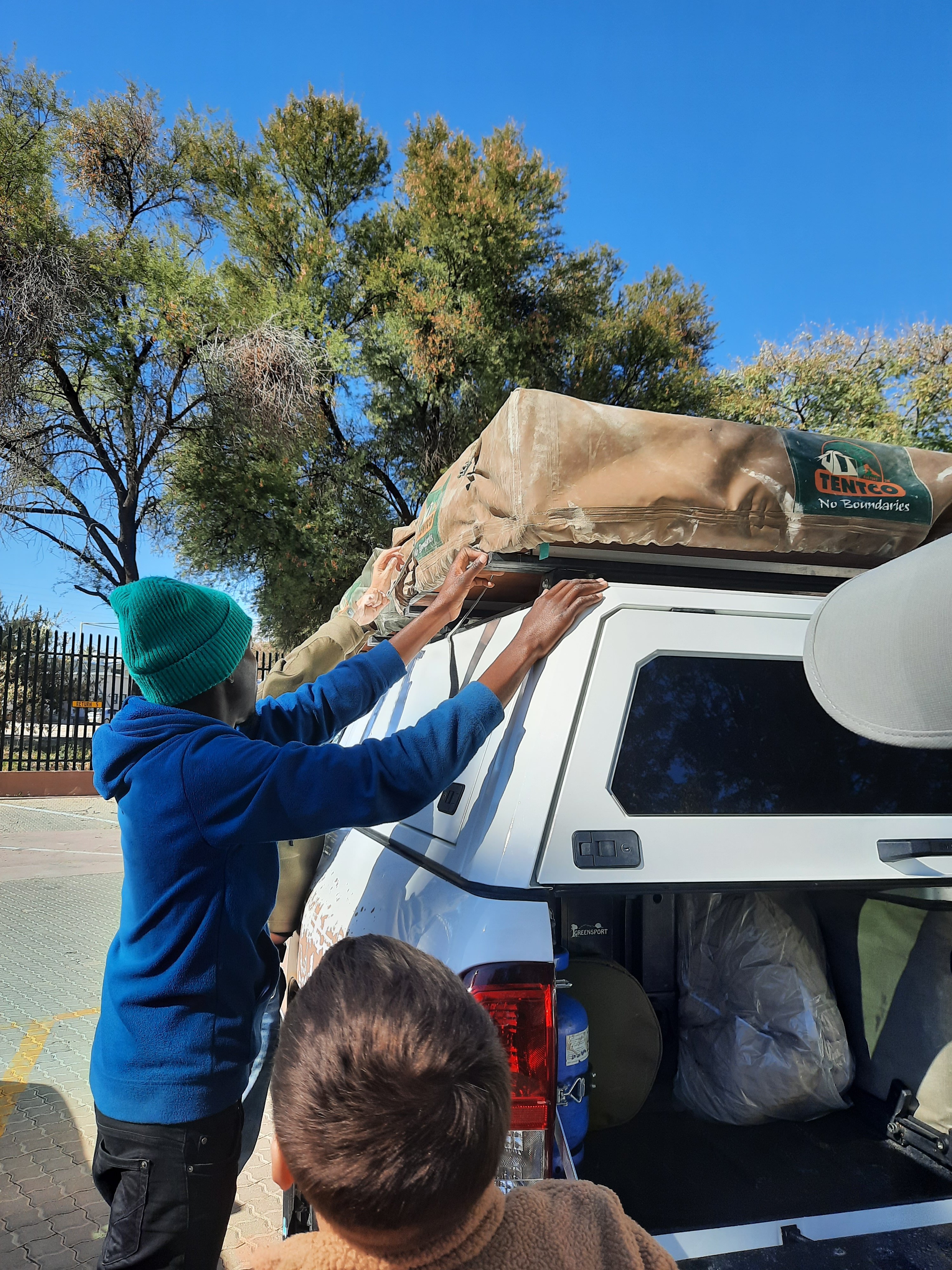 Namibia Selbstfahrerreise mit Kindern - Namibia Dachzelt Erfahrungen mit Kindern - Windhoek - Mietwagenübernahme