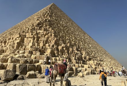 Familienreise Ägypten - Ägypten for family - Pyramiden von Gizeh mit Besuchern