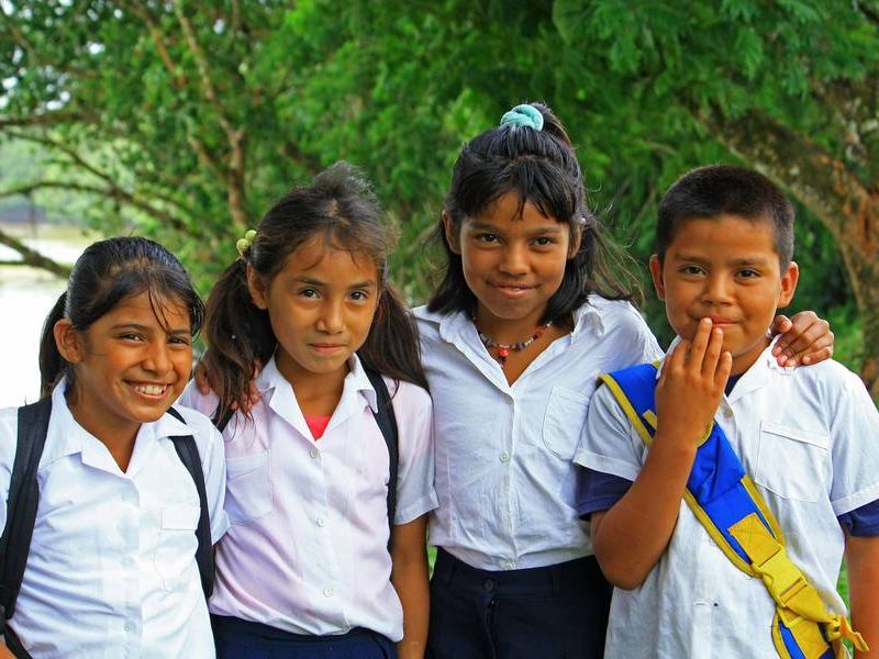 Familienreise Costa Rica - Einheimische Schulkinder