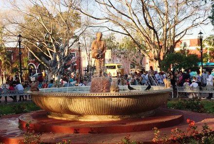 Mexiko for family Deluxe - Valladolid - Brunnen im Park