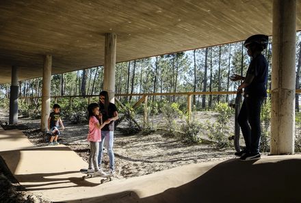 Portugal Familienurlaub - Kinder auf Skateboards