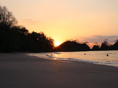 Costa Rica mit Kindern Erfahrungen - Costa Rica mit Kleinkindern - Costa Rica mit Kindern Blog -  Playa Mantas Sonnenuntergang